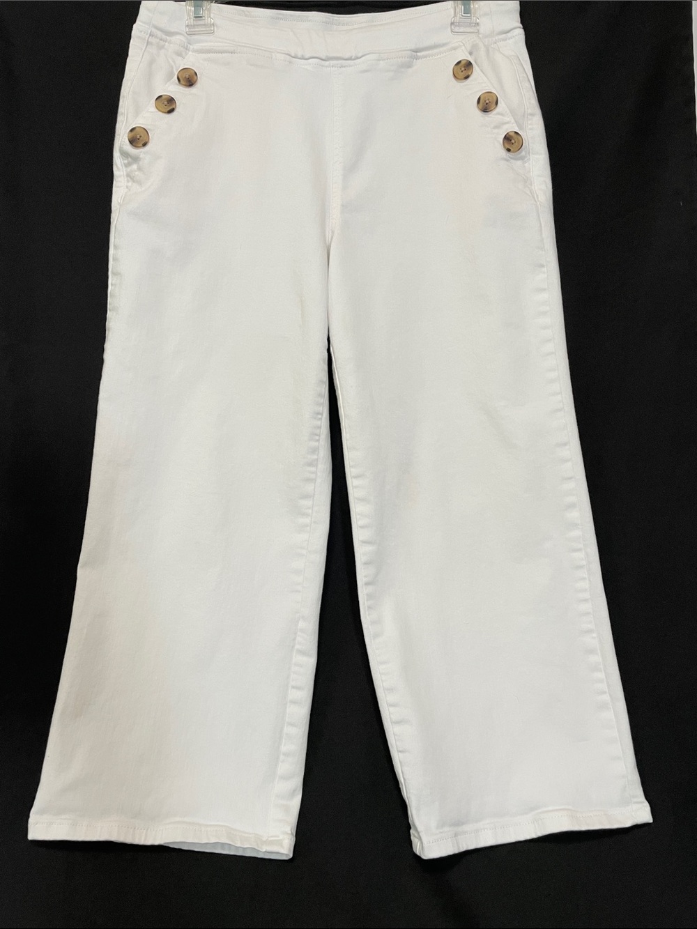 Belle by Kim Gravel White Straight Leg Capris, Button accents, Nautical, Sz 8